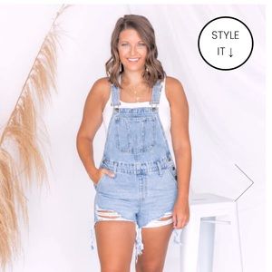 Distressed short overalls